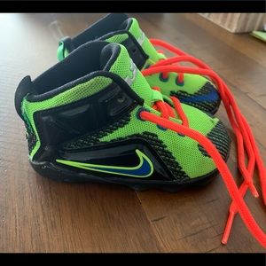 Baby Nike sneakers green size 5c